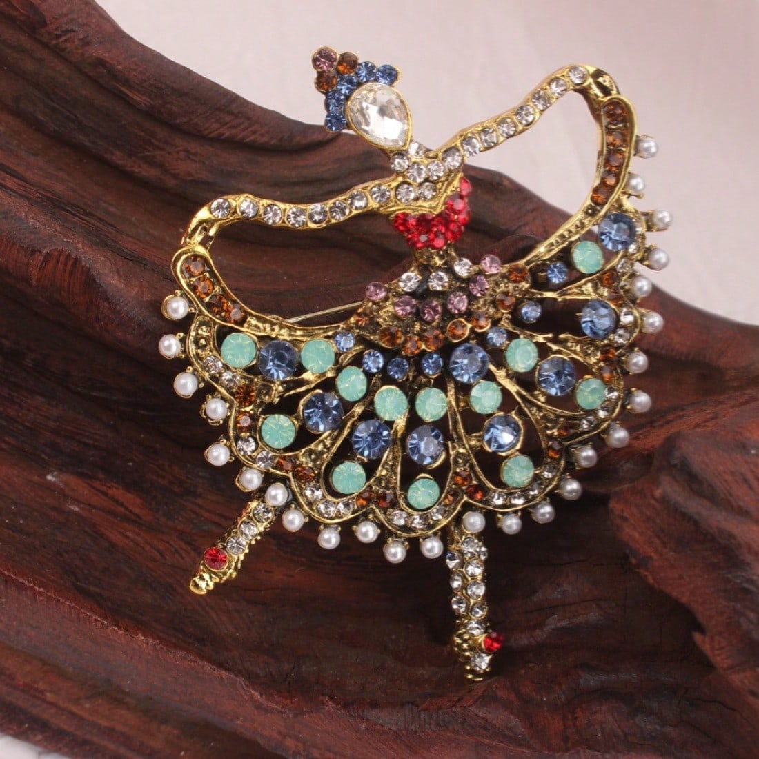 Vintage Fashion Enthusiasts - Broche de Bailarina de Ballet en